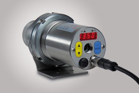 최신 비율 고온계를 사용하면 비율 및 스펙트럼 측정값과 신호 세기가 모두 표시되고 출력됩니다.